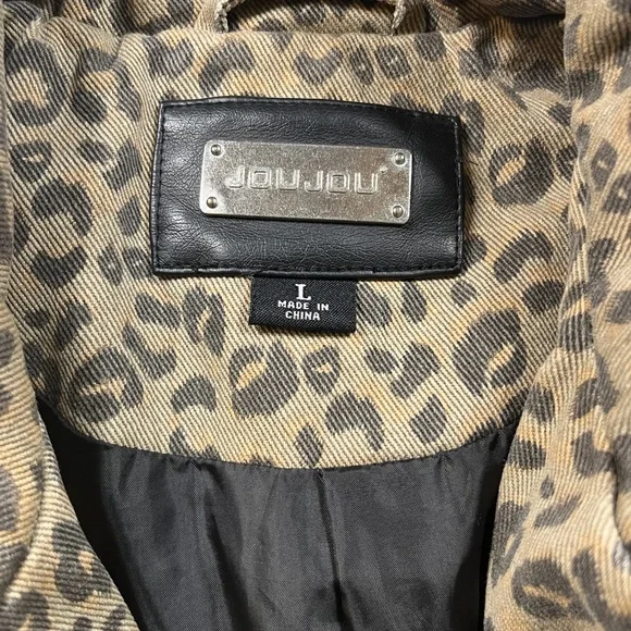Jou Jou Leopard Print Puffer Jacket in Tan and Black - Picture 5 of 6